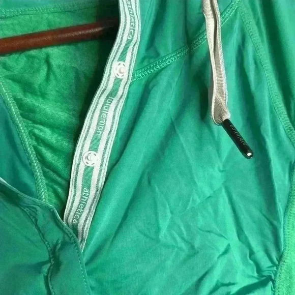 Lululemon size  Athletic top - Picture 2 of 5